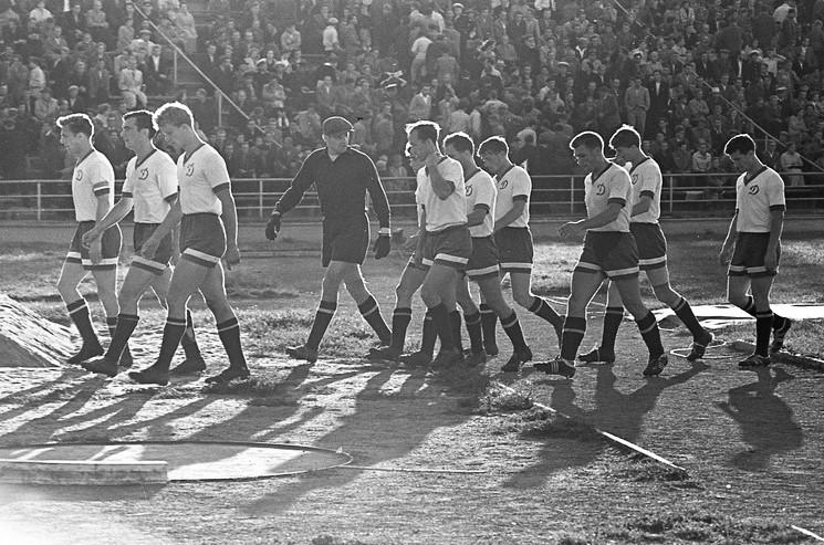 Lev Yashin bodri svoje saigrače